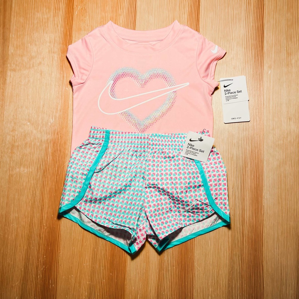 Nike Girls T-shirt and Shorts Set - Picture 8 of 8